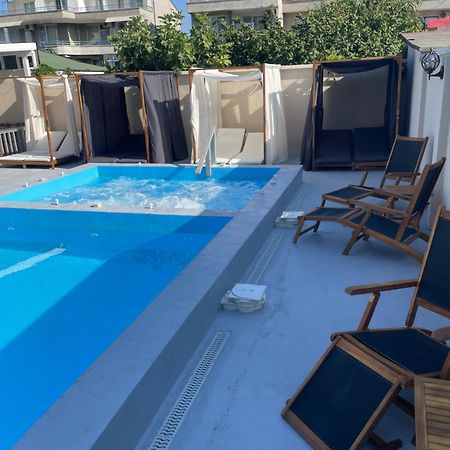Family Hotel Malibu Chernomorets Bagian luar foto