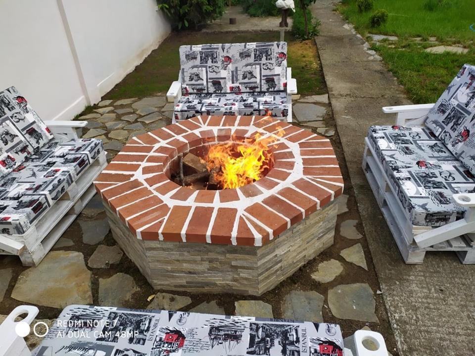 Family Hotel Malibu Chernomorets Bagian luar foto