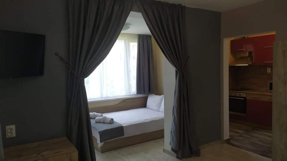 Family Hotel Malibu Chernomorets Bagian luar foto