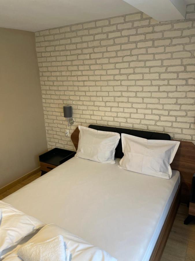 Family Hotel Malibu Chernomorets Bagian luar foto