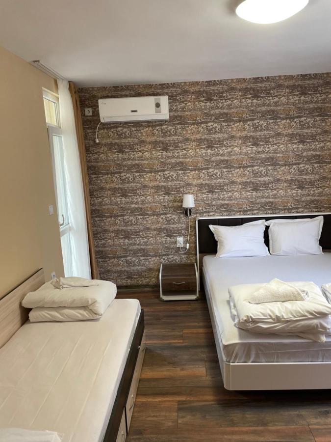 Family Hotel Malibu Chernomorets Bagian luar foto