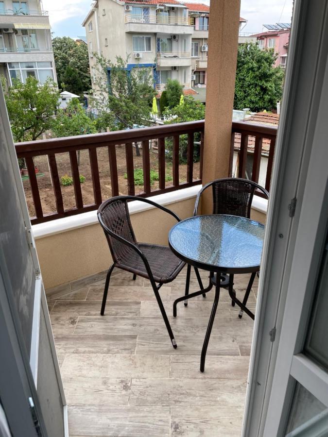Family Hotel Malibu Chernomorets Bagian luar foto