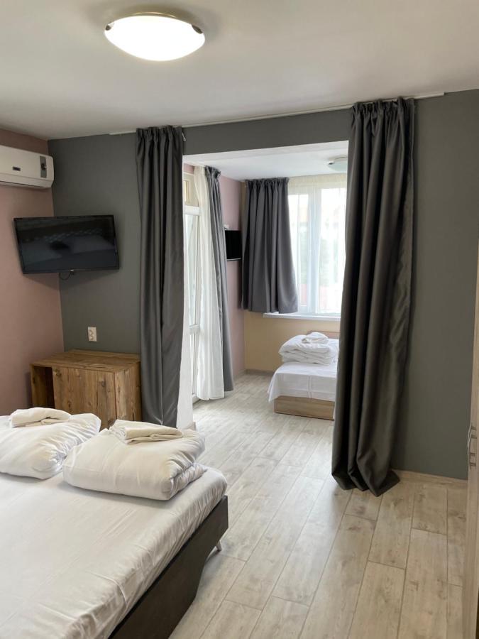 Family Hotel Malibu Chernomorets Bagian luar foto