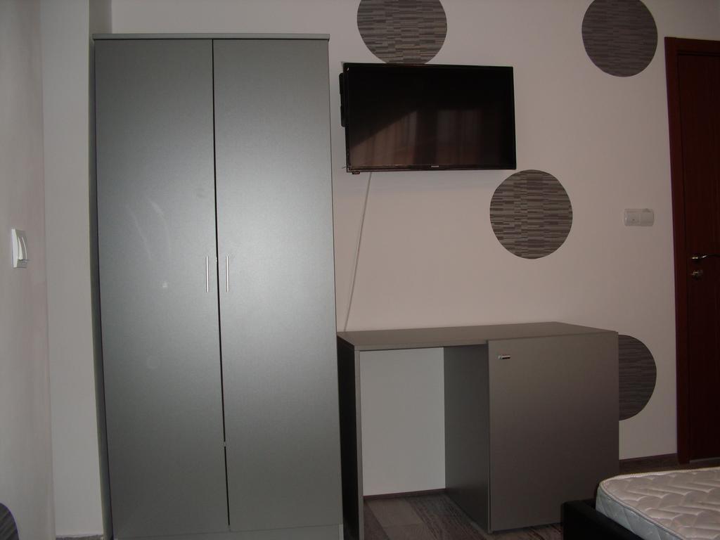 Family Hotel Malibu Chernomorets Bagian luar foto
