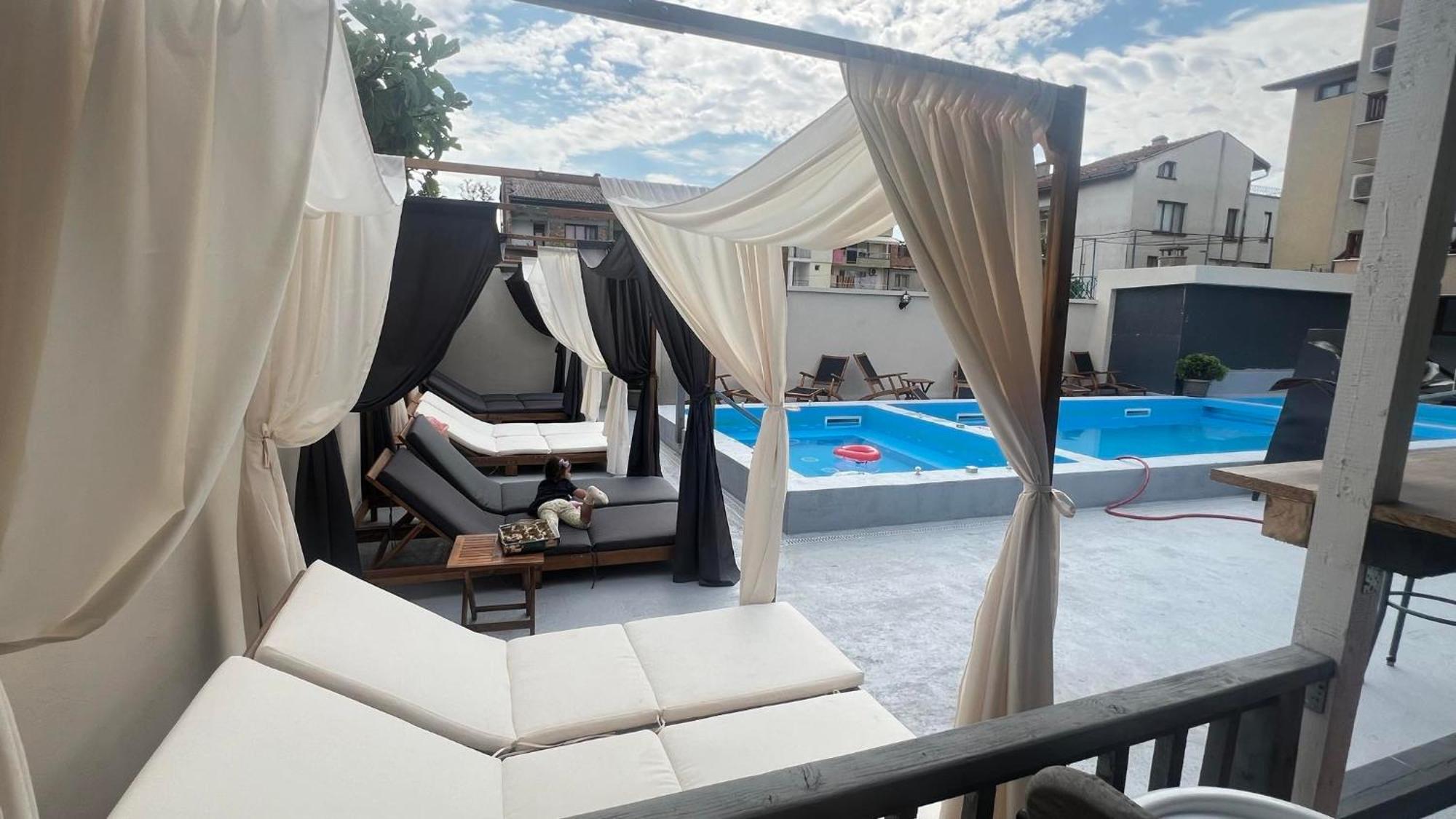 Family Hotel Malibu Chernomorets Bagian luar foto