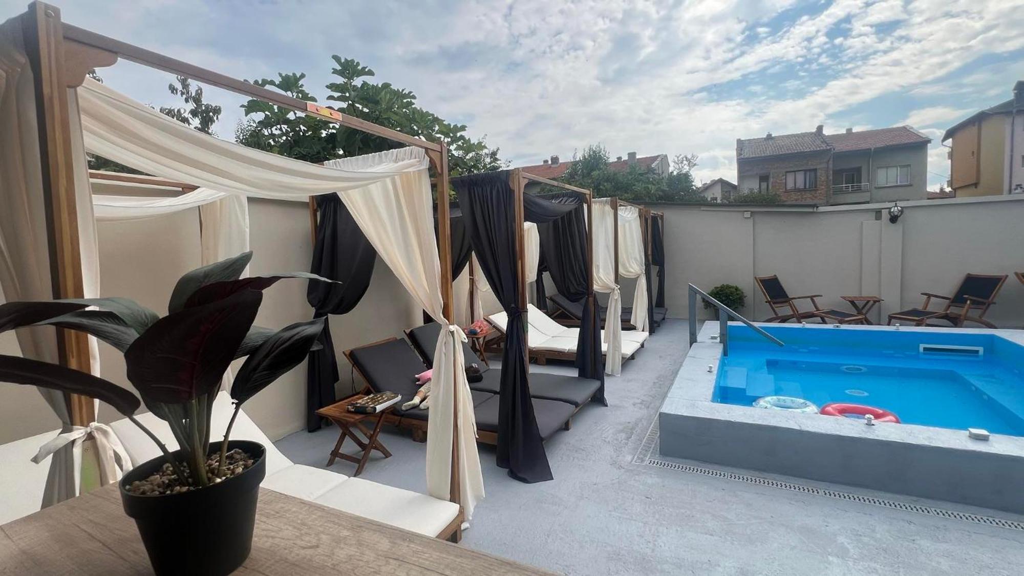 Family Hotel Malibu Chernomorets Bagian luar foto
