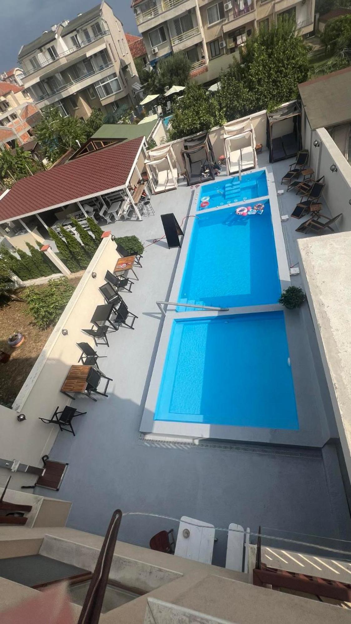 Family Hotel Malibu Chernomorets Bagian luar foto