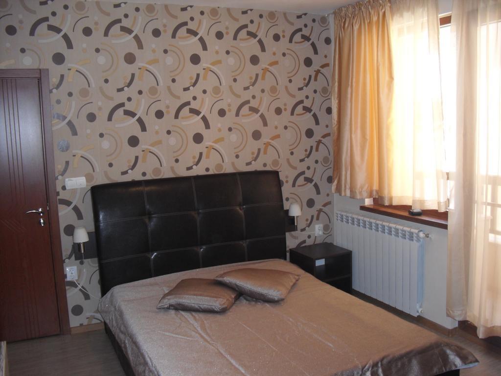 Family Hotel Malibu Chernomorets Bagian luar foto
