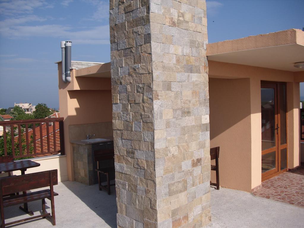 Family Hotel Malibu Chernomorets Bagian luar foto