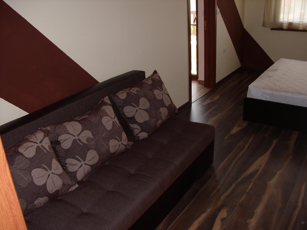 Family Hotel Malibu Chernomorets Ruang foto