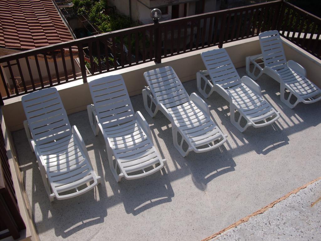 Family Hotel Malibu Chernomorets Bagian luar foto