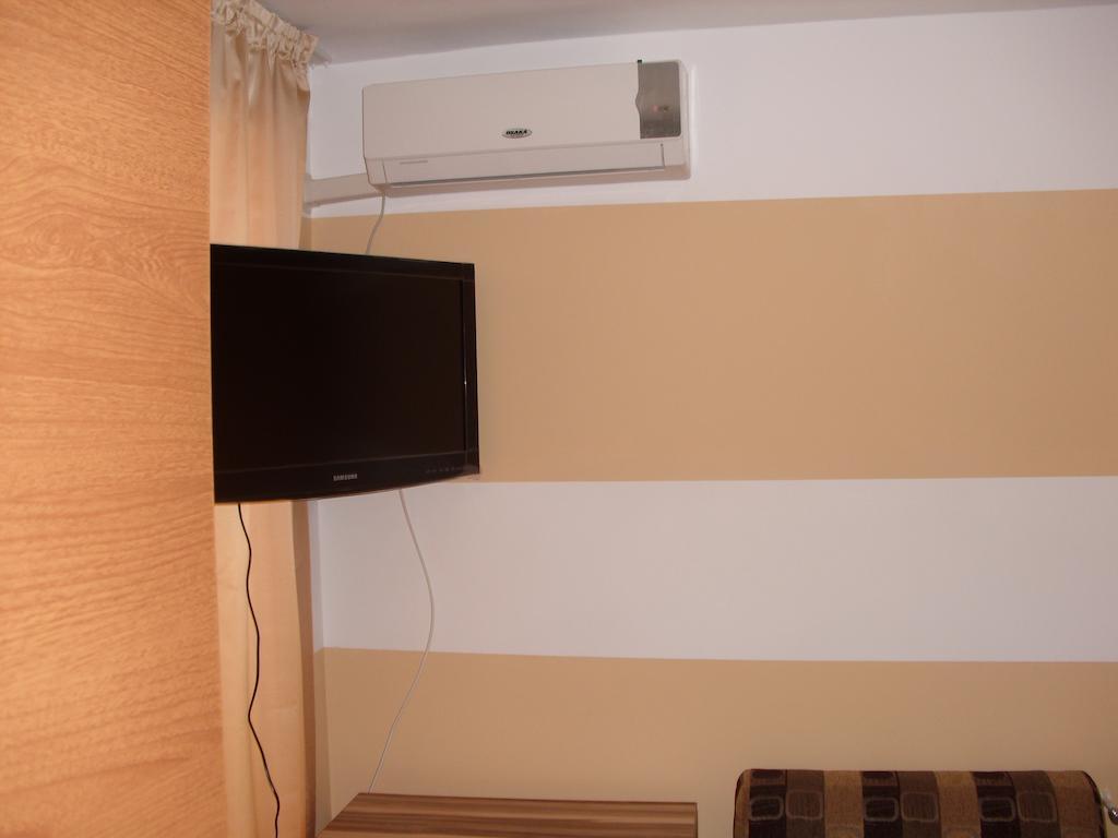 Family Hotel Malibu Chernomorets Ruang foto