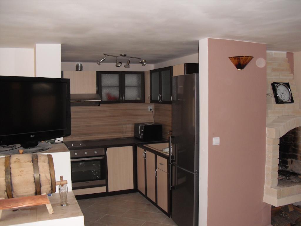 Family Hotel Malibu Chernomorets Bagian luar foto
