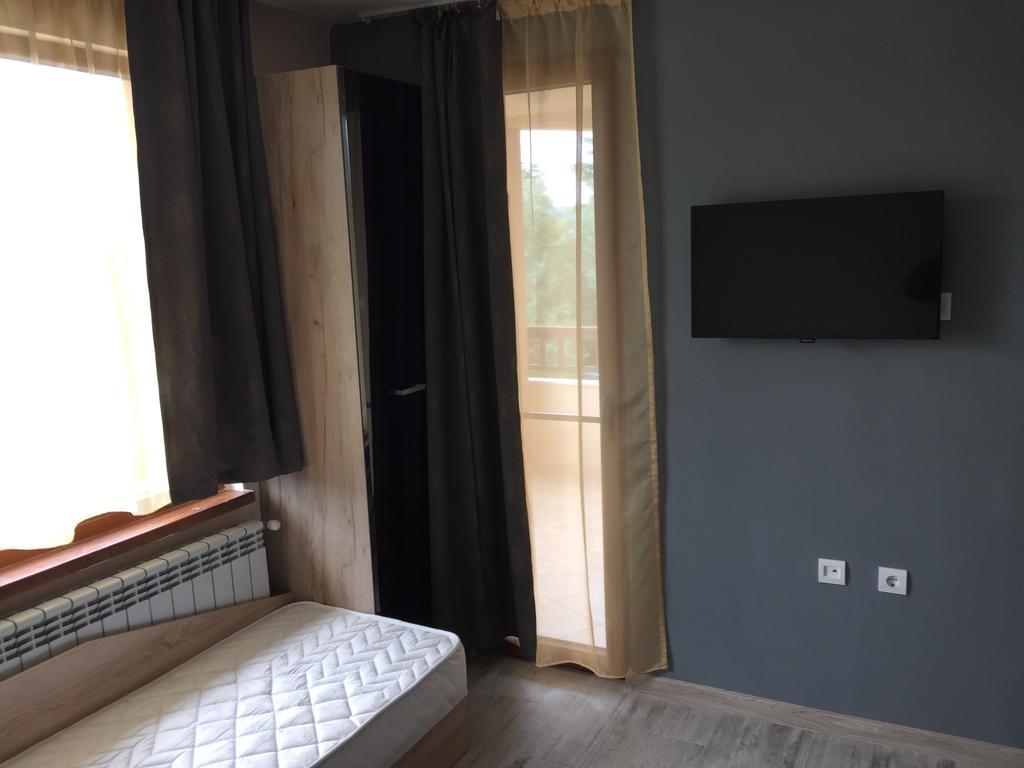 Family Hotel Malibu Chernomorets Bagian luar foto