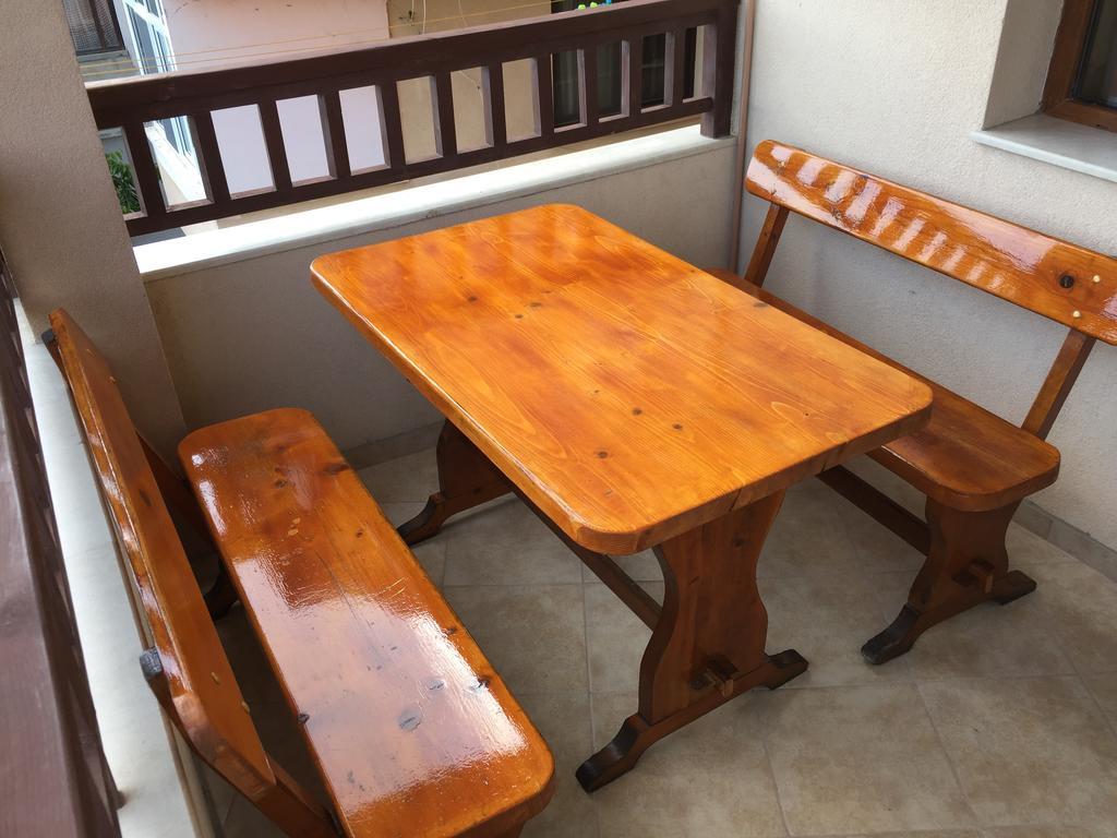 Family Hotel Malibu Chernomorets Bagian luar foto