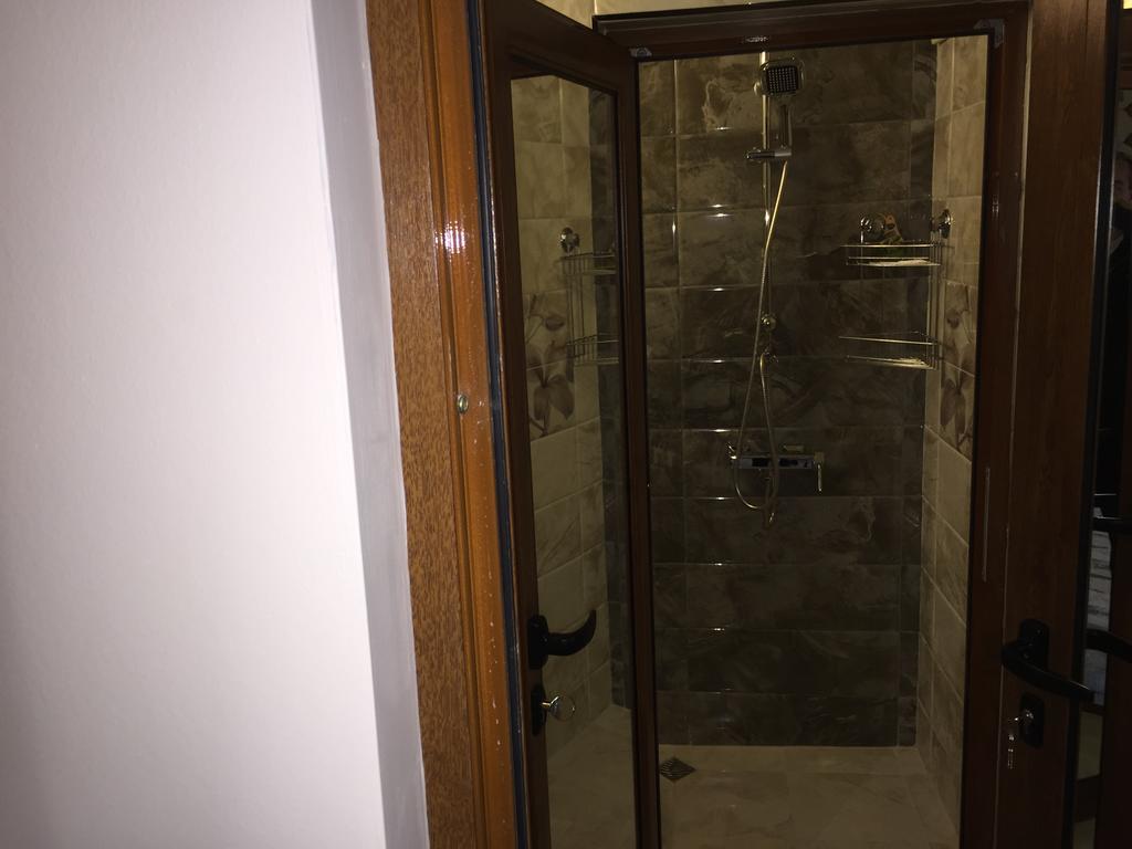 Family Hotel Malibu Chernomorets Bagian luar foto