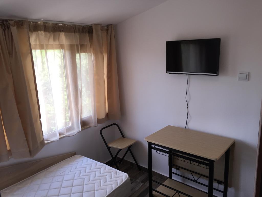 Family Hotel Malibu Chernomorets Bagian luar foto