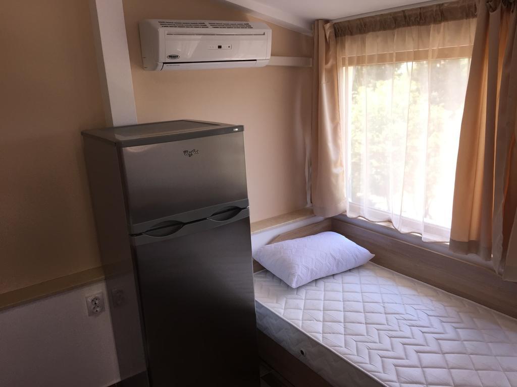 Family Hotel Malibu Chernomorets Bagian luar foto